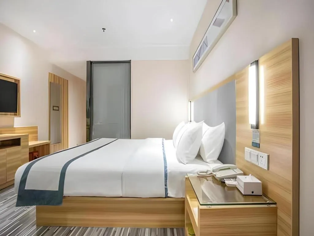 Bed in City Comfort Inn Changsha Yuelu Mountain Hunan University Central South University