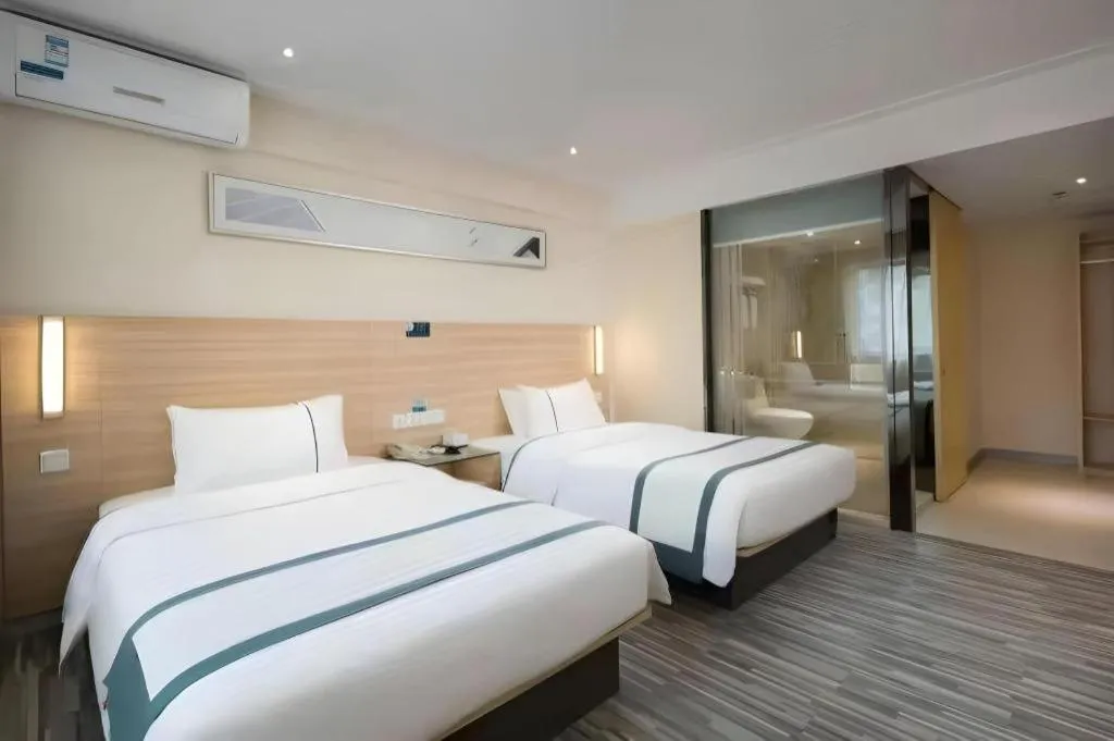 Bed in City Comfort Inn Changsha Yuelu Mountain Hunan University Central South University