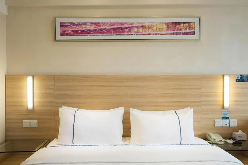 Bed in City Comfort Inn Changsha Yuelu Mountain Hunan University Central South University