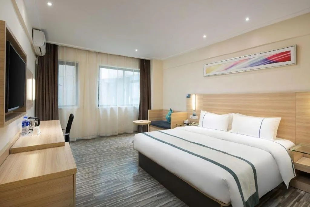 Bed in City Comfort Inn Changsha Yuelu Mountain Hunan University Central South University