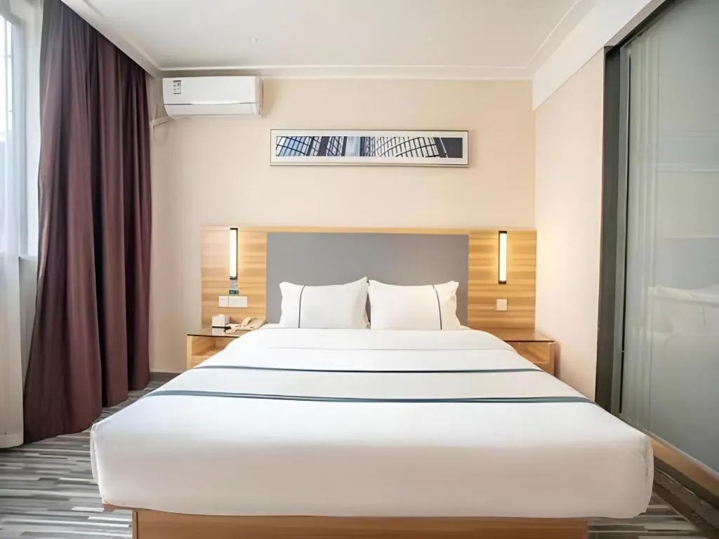 Bed in City Comfort Inn Changsha Yuelu Mountain Hunan University Central South University