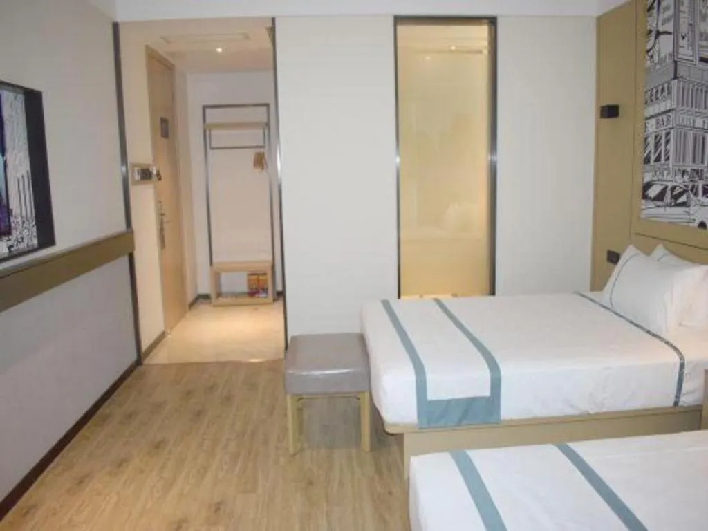 Bed in City Comfort Inn Meishan Wanda Plaza