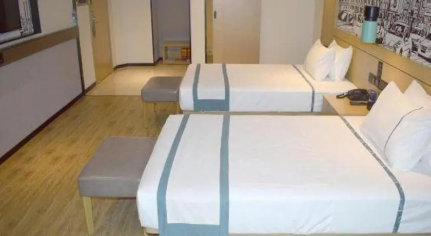 Bed in City Comfort Inn Meishan Wanda Plaza