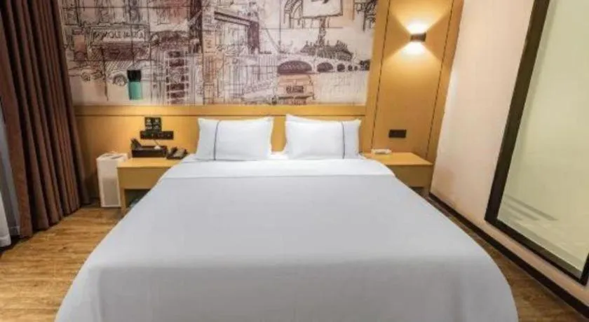 Bed in City Comfort Inn Meishan Wanda Plaza