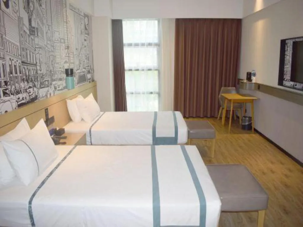 Bed in City Comfort Inn Meishan Wanda Plaza