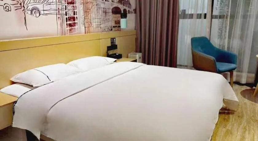 Bed in City Comfort Inn Meishan Wanda Plaza