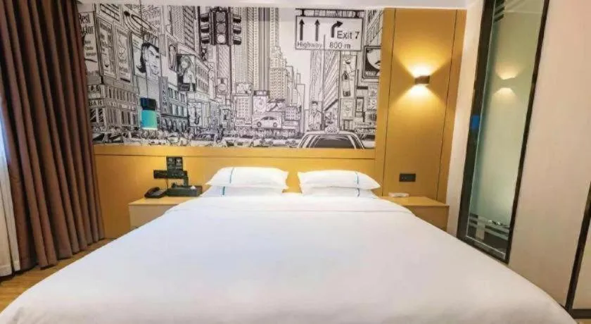 Bed in City Comfort Inn Meishan Wanda Plaza