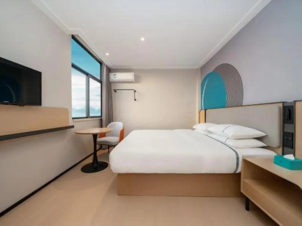 Bed in City Comfort Inn Guilin North High Speed Railway Station Square