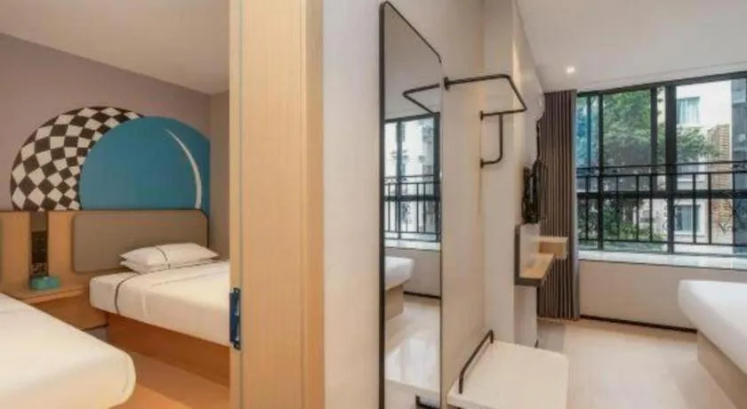 Bed in City Comfort Inn Guilin North High Speed Railway Station Square