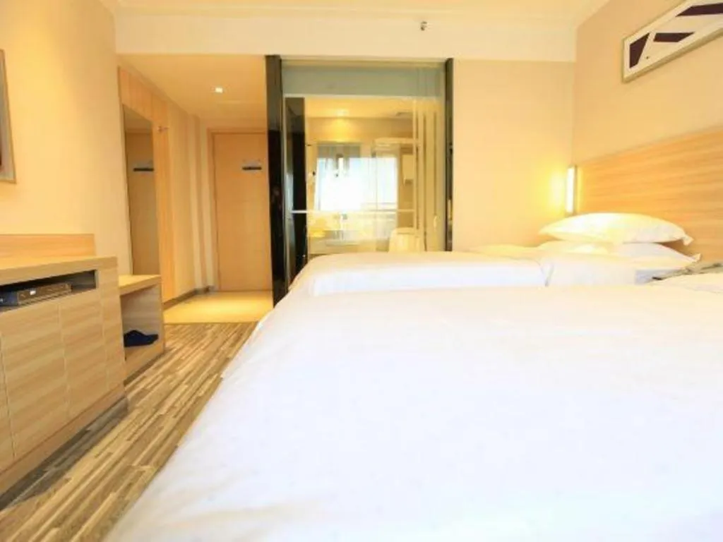 Bed in City Comfort Inn Guilin North High Speed Railway Station Square