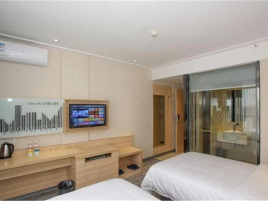 Bed in City Comfort Inn Guilin North High Speed Railway Station Square