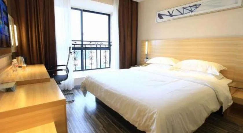 Bed in City Comfort Inn Guilin North High Speed Railway Station Square