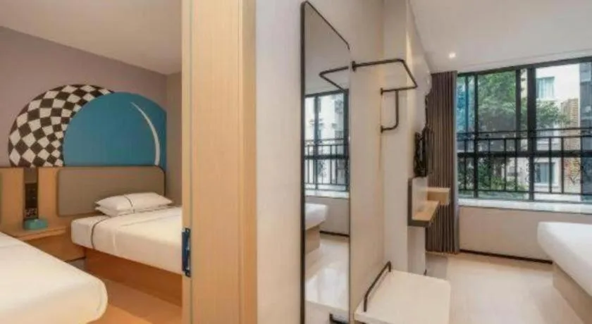 Bed in City Comfort Inn Guilin North High Speed Railway Station Square