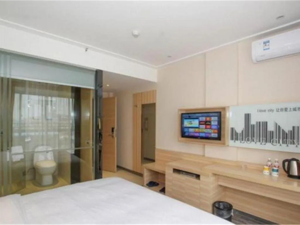 Bed in City Comfort Inn Guilin North High Speed Railway Station Square