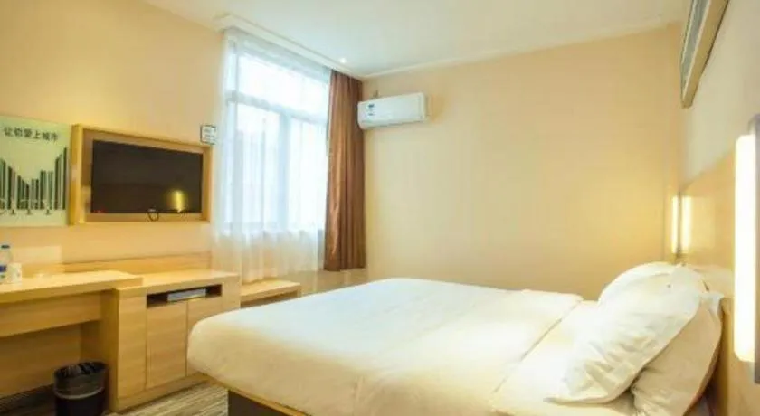 Bed in City Comfort Inn Guilin North High Speed Railway Station Square