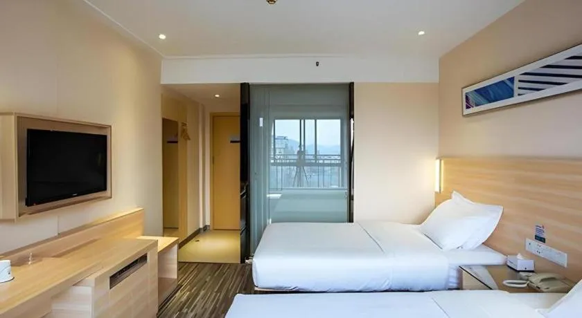 Bed in City Comfort Inn Guilin North High Speed Railway Station Square