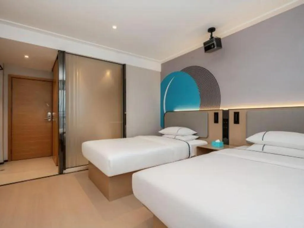 Bed in City Comfort Inn Guilin North High Speed Railway Station Square