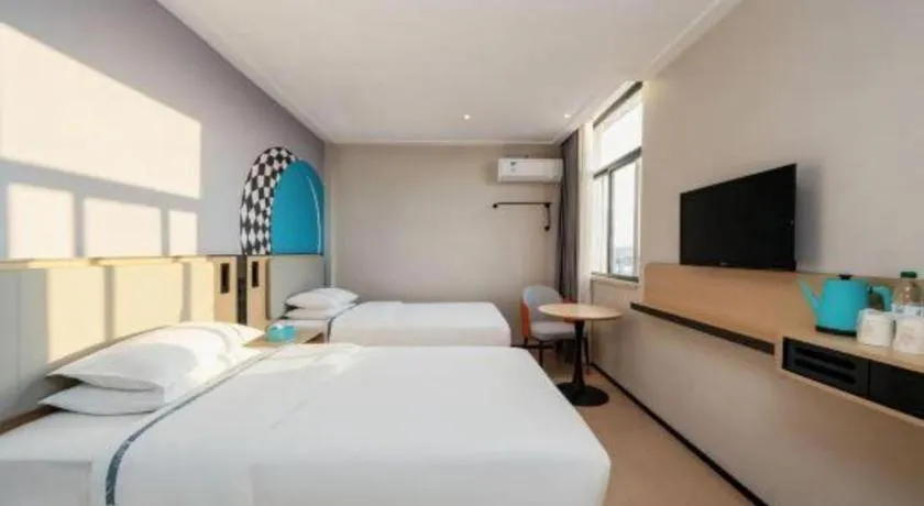 Bed in City Comfort Inn Guilin North High Speed Railway Station Square