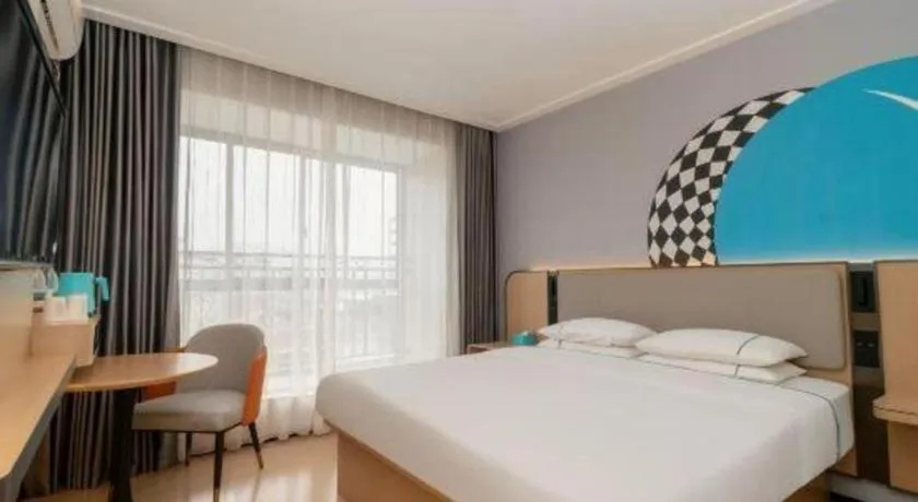 Bed in City Comfort Inn Guilin North High Speed Railway Station Square