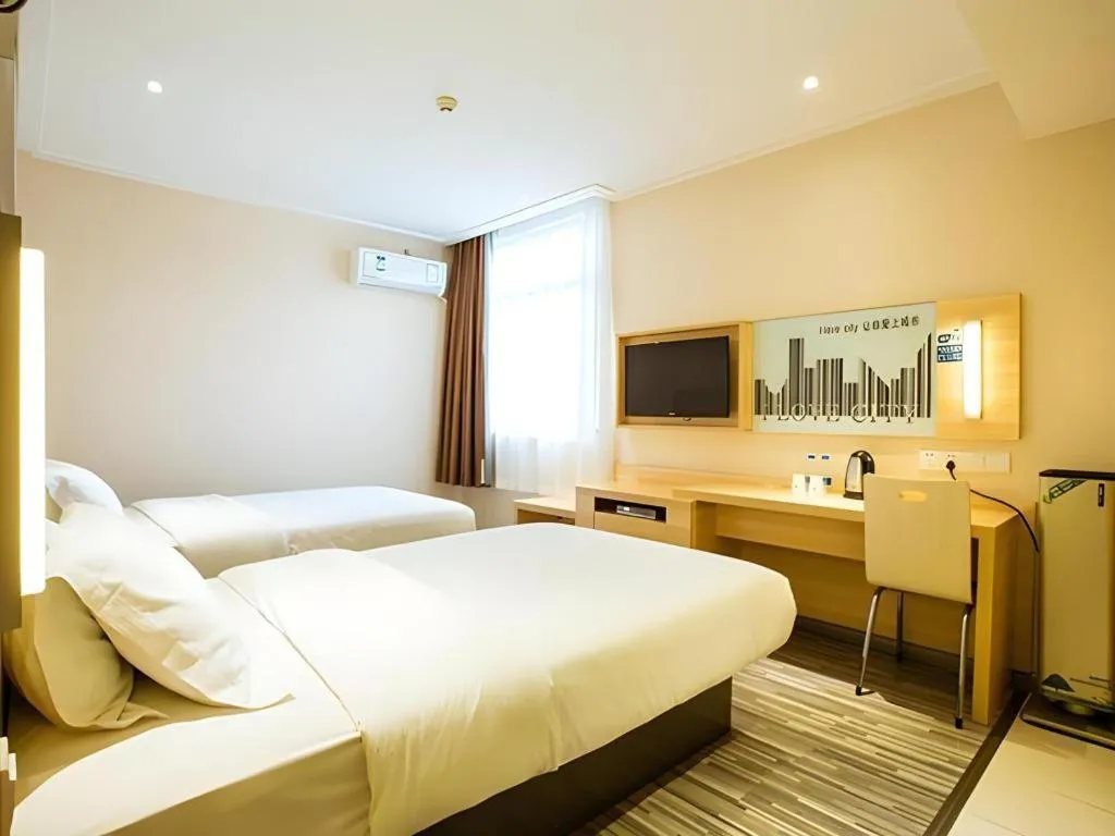 Bed in City Comfort Inn Guilin North High Speed Railway Station Square