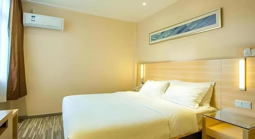 Bed in City Comfort Inn Guilin North High Speed Railway Station Square