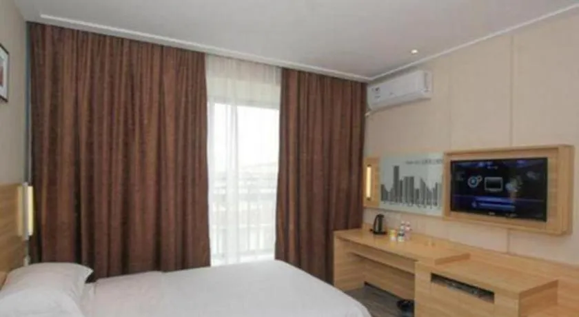 Bed in City Comfort Inn Guilin North High Speed Railway Station Square