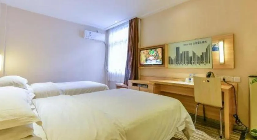 Bed in City Comfort Inn Guilin North High Speed Railway Station Square