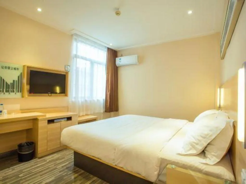 Bed in City Comfort Inn Guilin North High Speed Railway Station Square