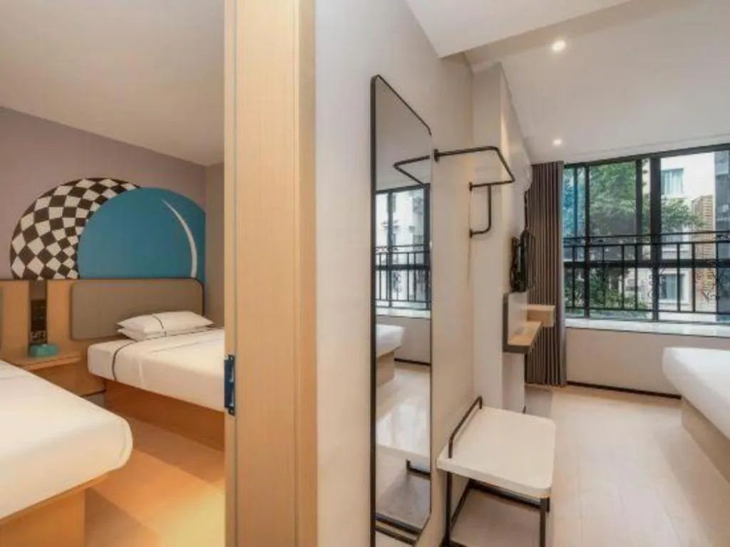 Bed in City Comfort Inn Guilin North High Speed Railway Station Square