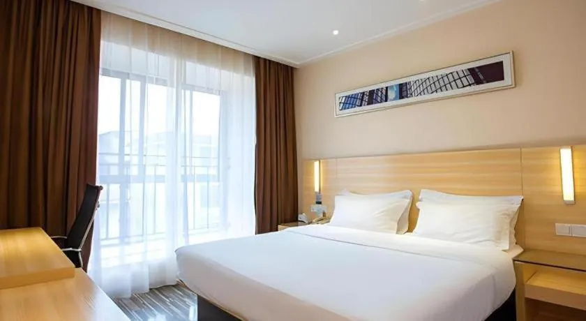 Bed in City Comfort Inn Guilin North High Speed Railway Station Square