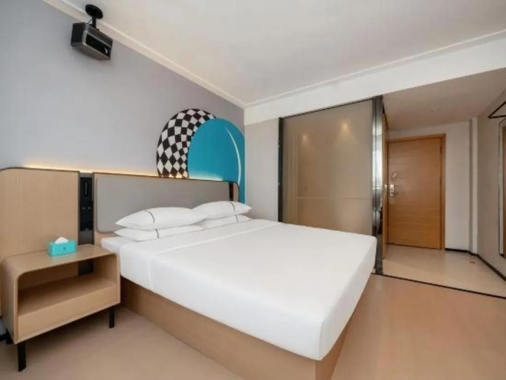 Bed in City Comfort Inn Guilin North High Speed Railway Station Square