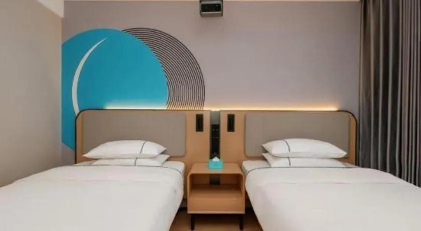 Bed in City Comfort Inn Guilin North High Speed Railway Station Square