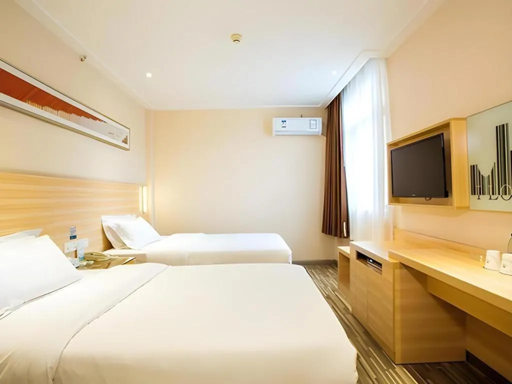 Bed in City Comfort Inn Guilin North High Speed Railway Station Square