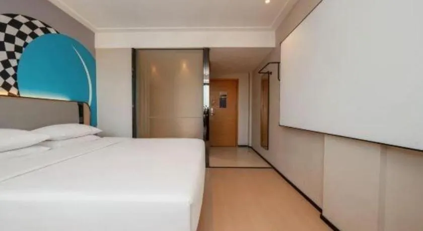 Bed in City Comfort Inn Guilin North High Speed Railway Station Square