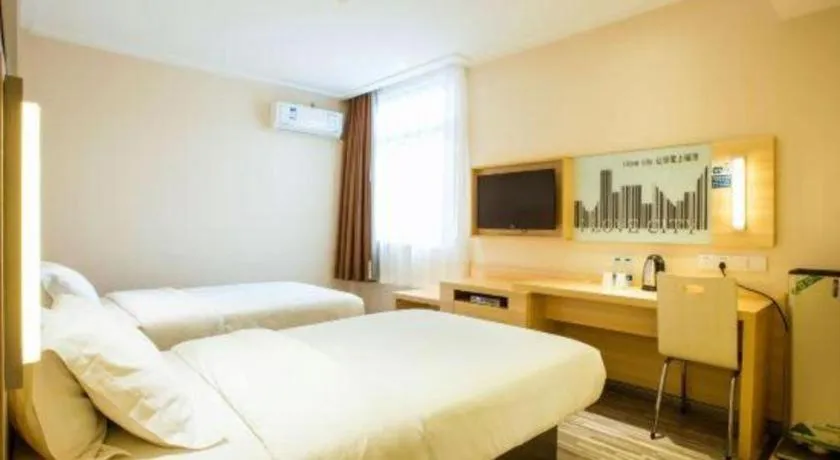 Bed in City Comfort Inn Guilin North High Speed Railway Station Square