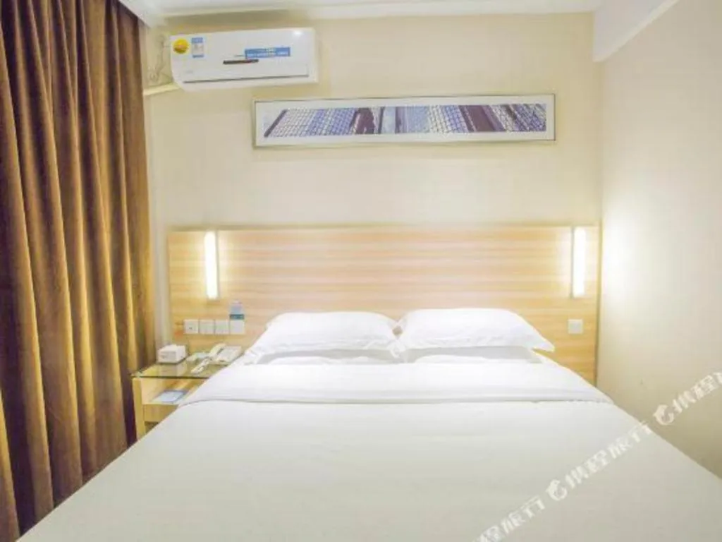 Bed in City Comfort Inn Hechi Bama Shouxiang Avenue