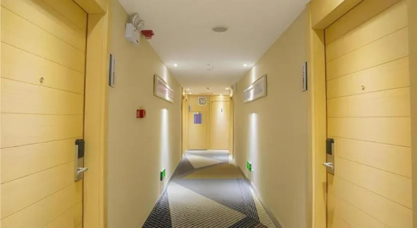 Bed in City Comfort Inn Hechi Bama Shouxiang Avenue