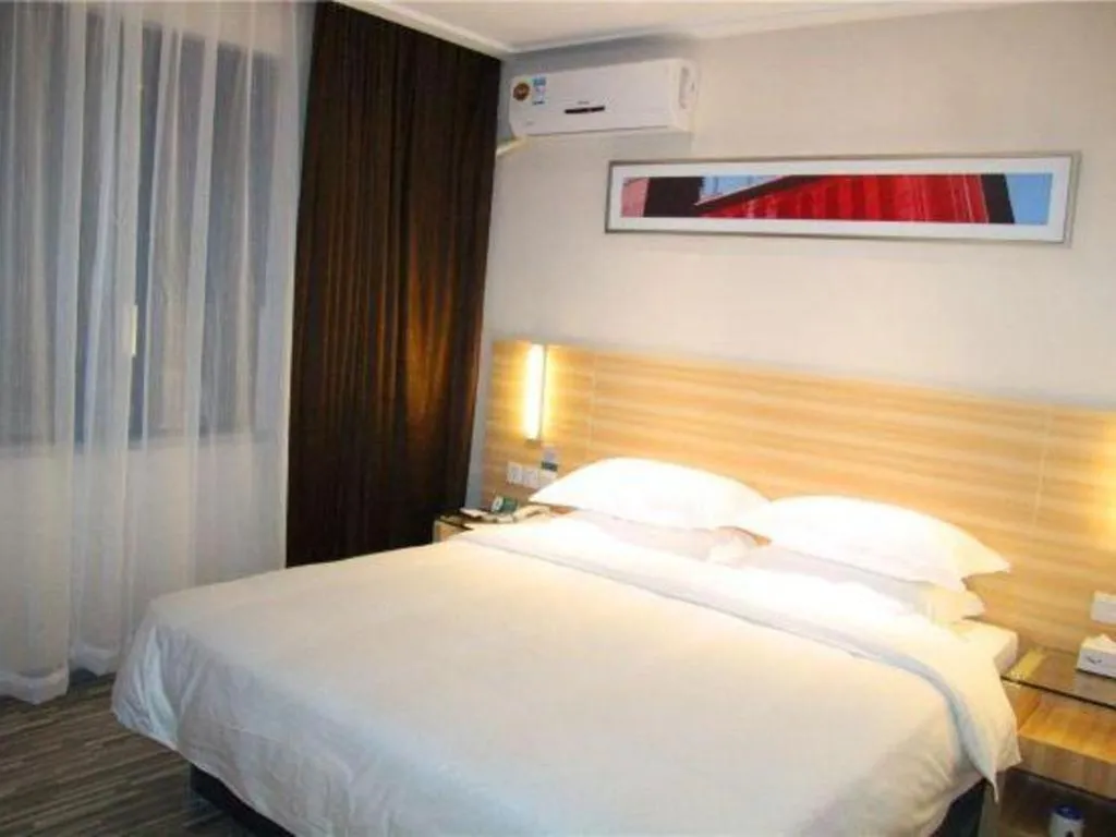 Bed in City Comfort Inn Hechi Bama Shouxiang Avenue
