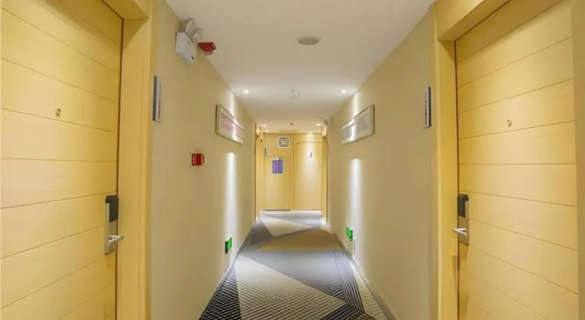 Bed in City Comfort Inn Hechi Bama Shouxiang Avenue