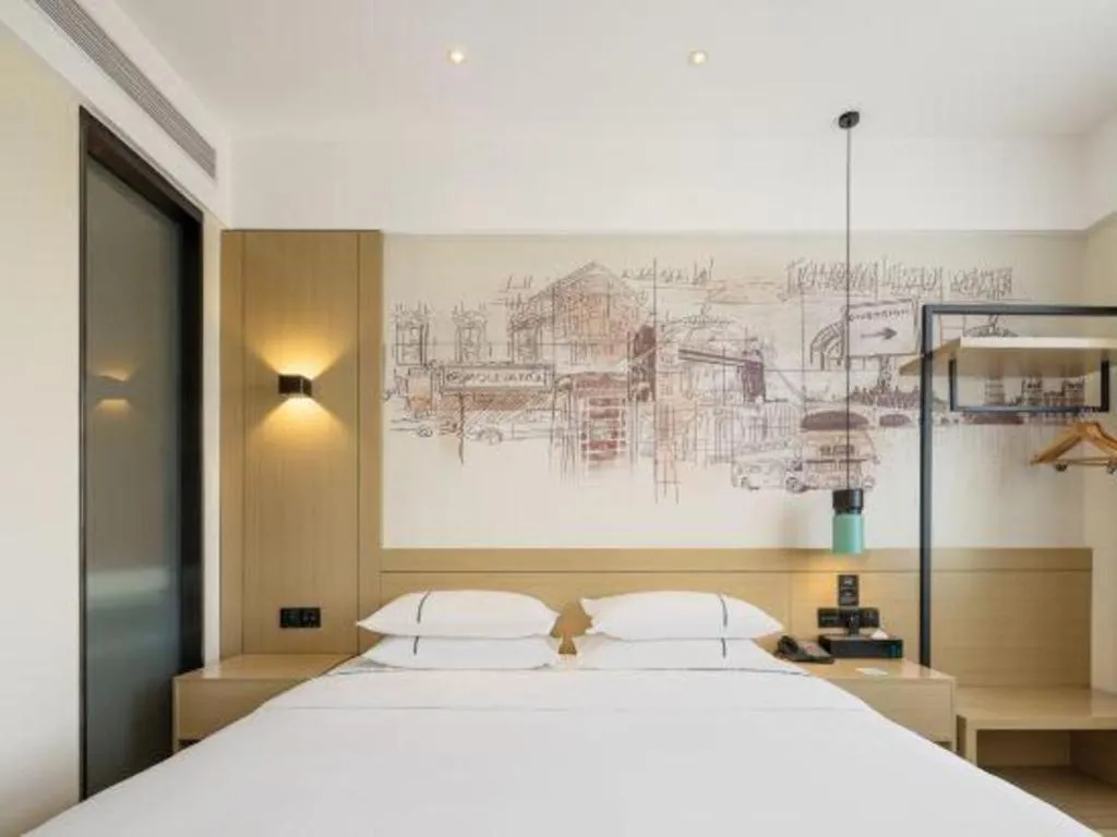 Bed in City Comfort Inn Shanwei Luhe