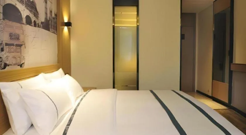 Bed in City Comfort Inn Suizhou Bingzi Wanda