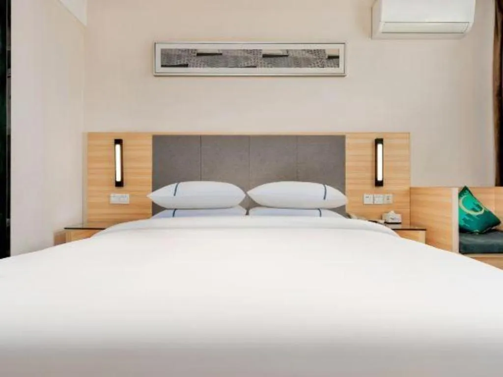 Bed in City Comfort Inn Chongqing Shiqiao Plaza Metro Station