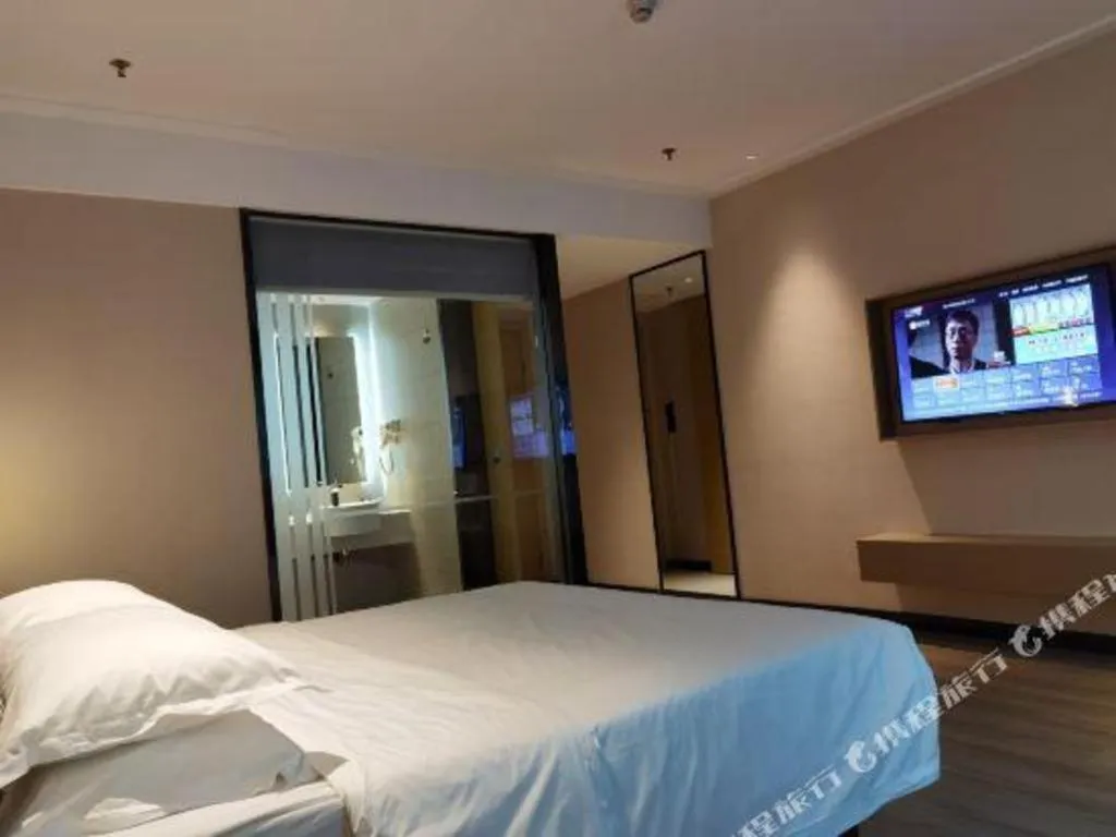 Bed in City Comfort Inn Chongqing Shiqiao Plaza Metro Station