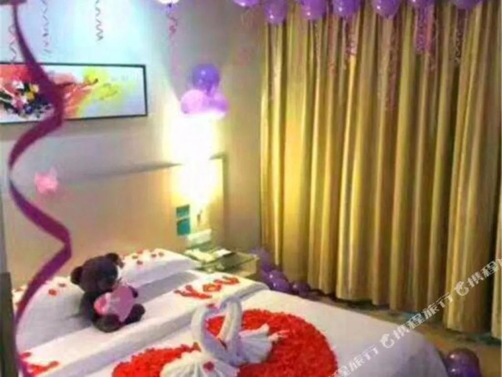 Bed in City Comfort Inn Chongqing Shiqiao Plaza Metro Station