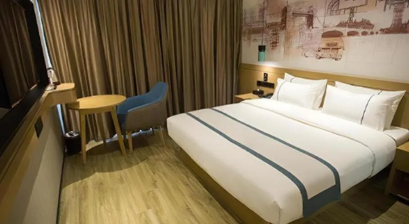 Bed in City Comfort Inn Taizhou Wanda Plaza