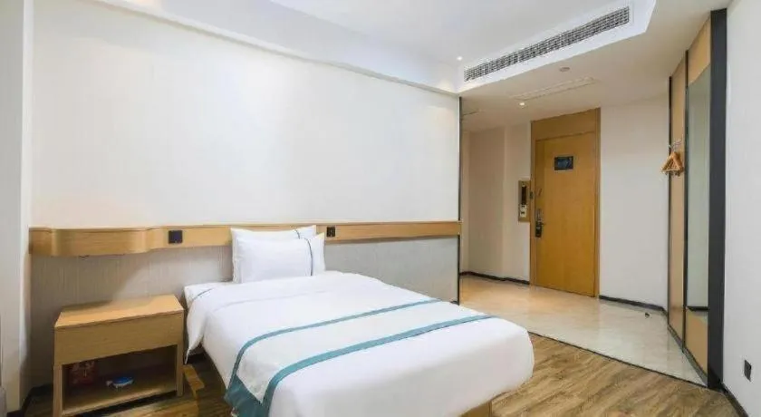 Bed in City Comfort Inn Taizhou Wanda Plaza