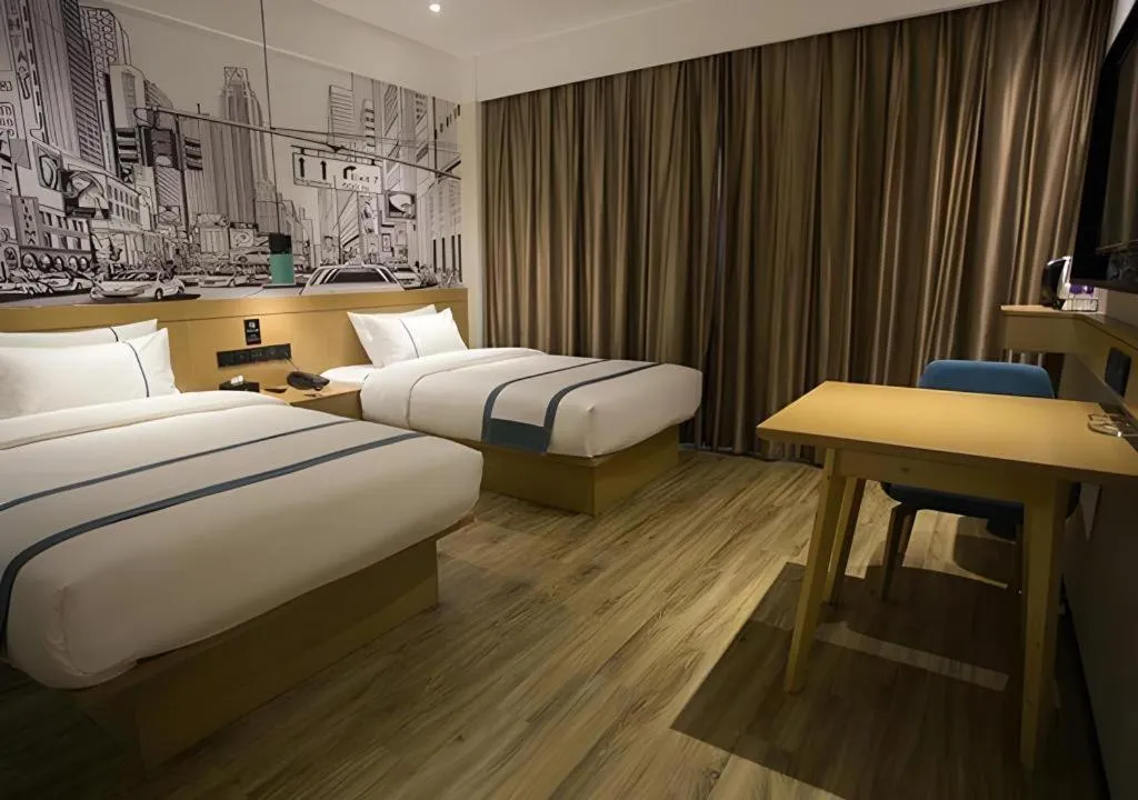 Bed in City Comfort Inn Taizhou Wanda Plaza