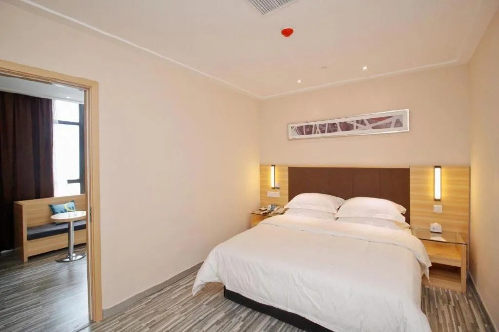 Bed in City Comfort Inn Hefei Binhu Wanghu Building Exhibition Center