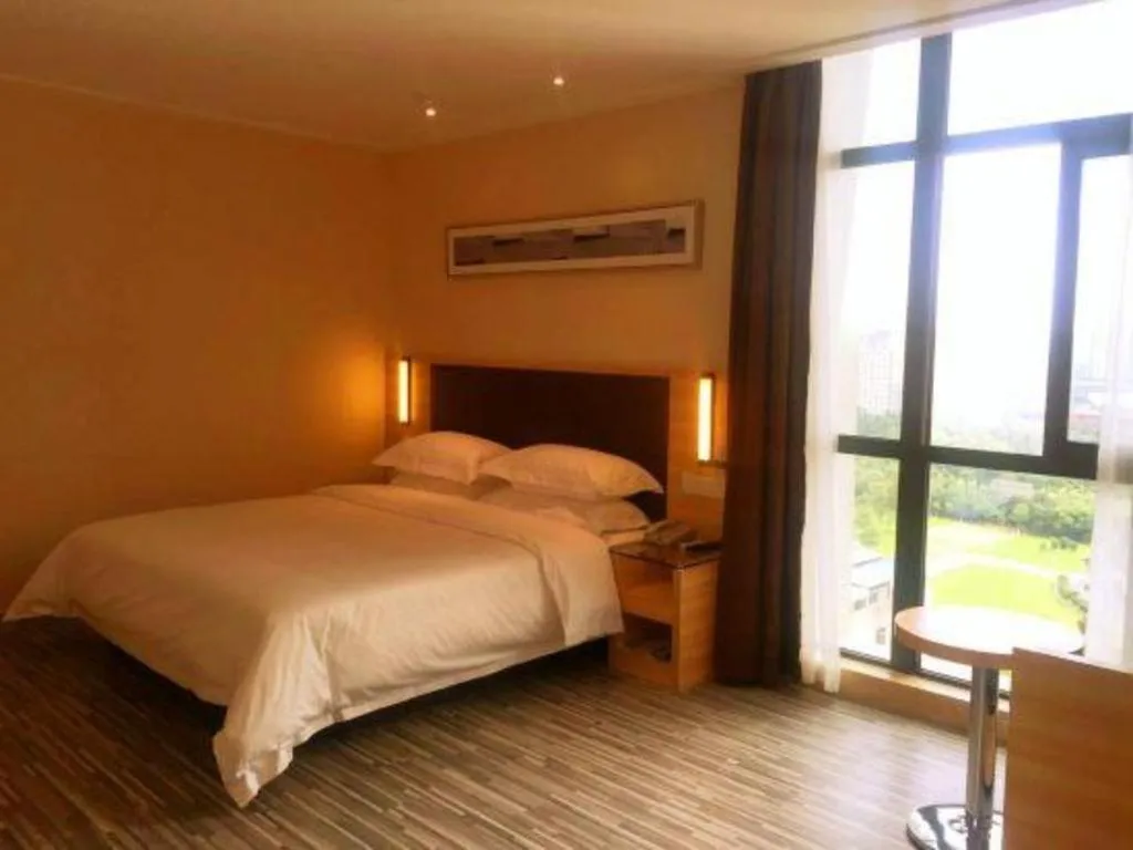 Bed in City Comfort Inn Hefei Binhu Wanghu Building Exhibition Center