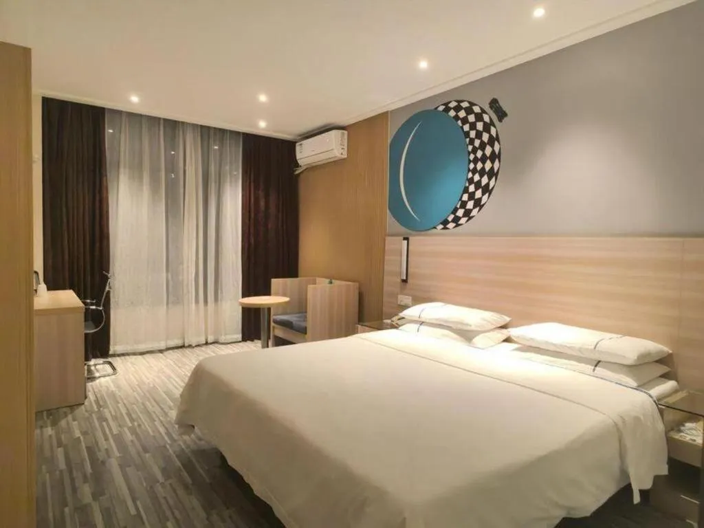 Bed in City Comfort Inn Huanggang Qichun Exhibition Center